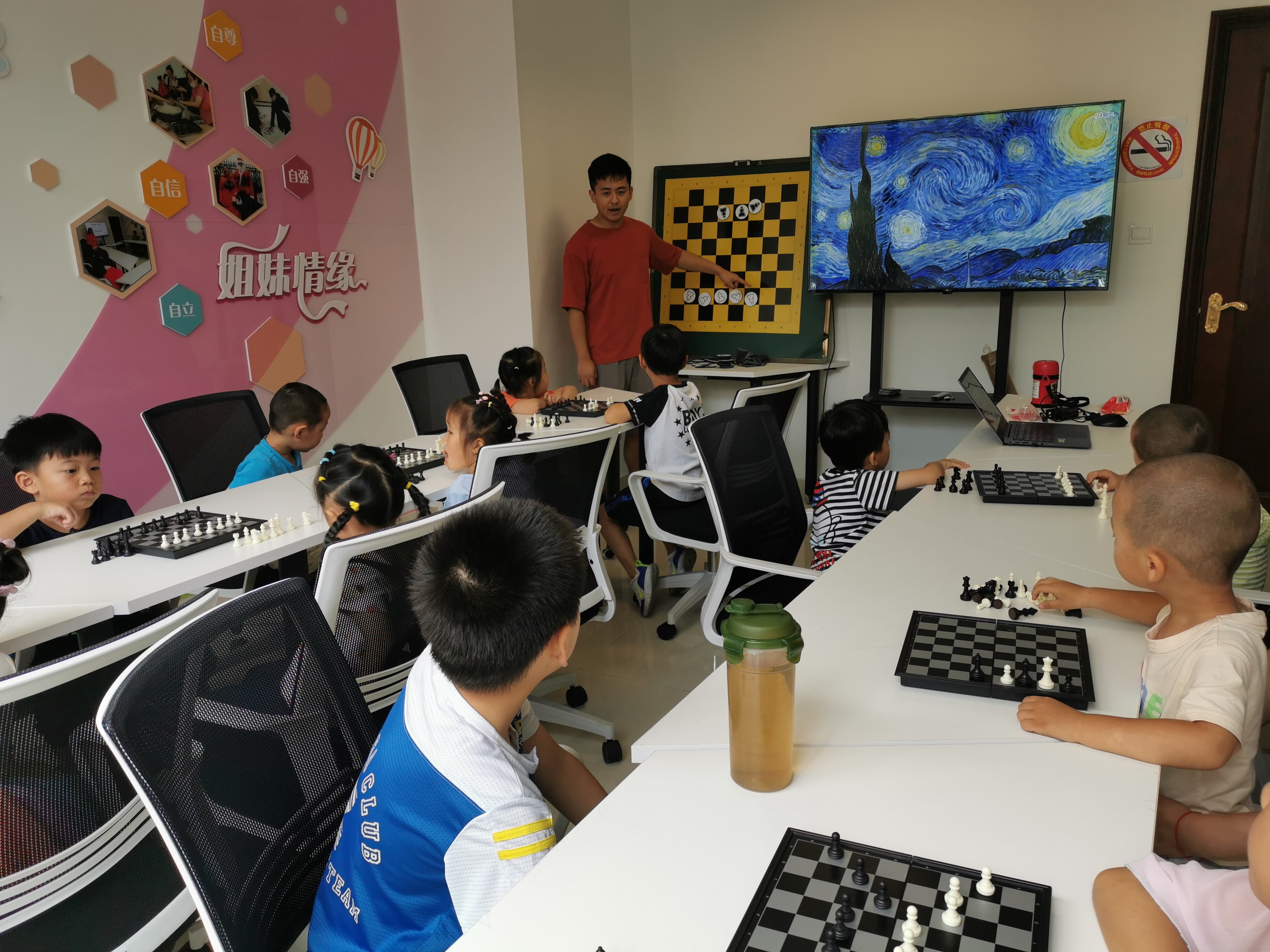 中山街道:国际跳棋,国际象棋暑期启蒙班开班啦